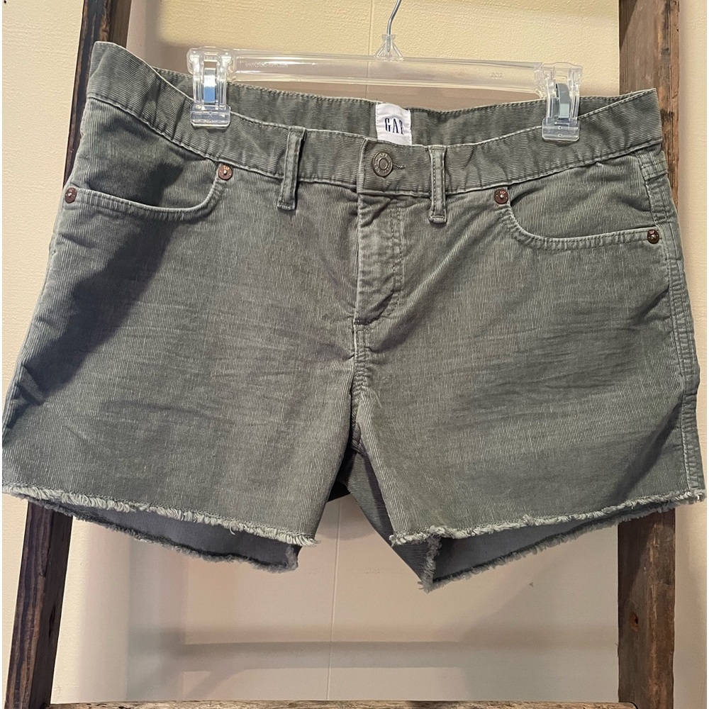 Gap fine corduroy olive green shorts